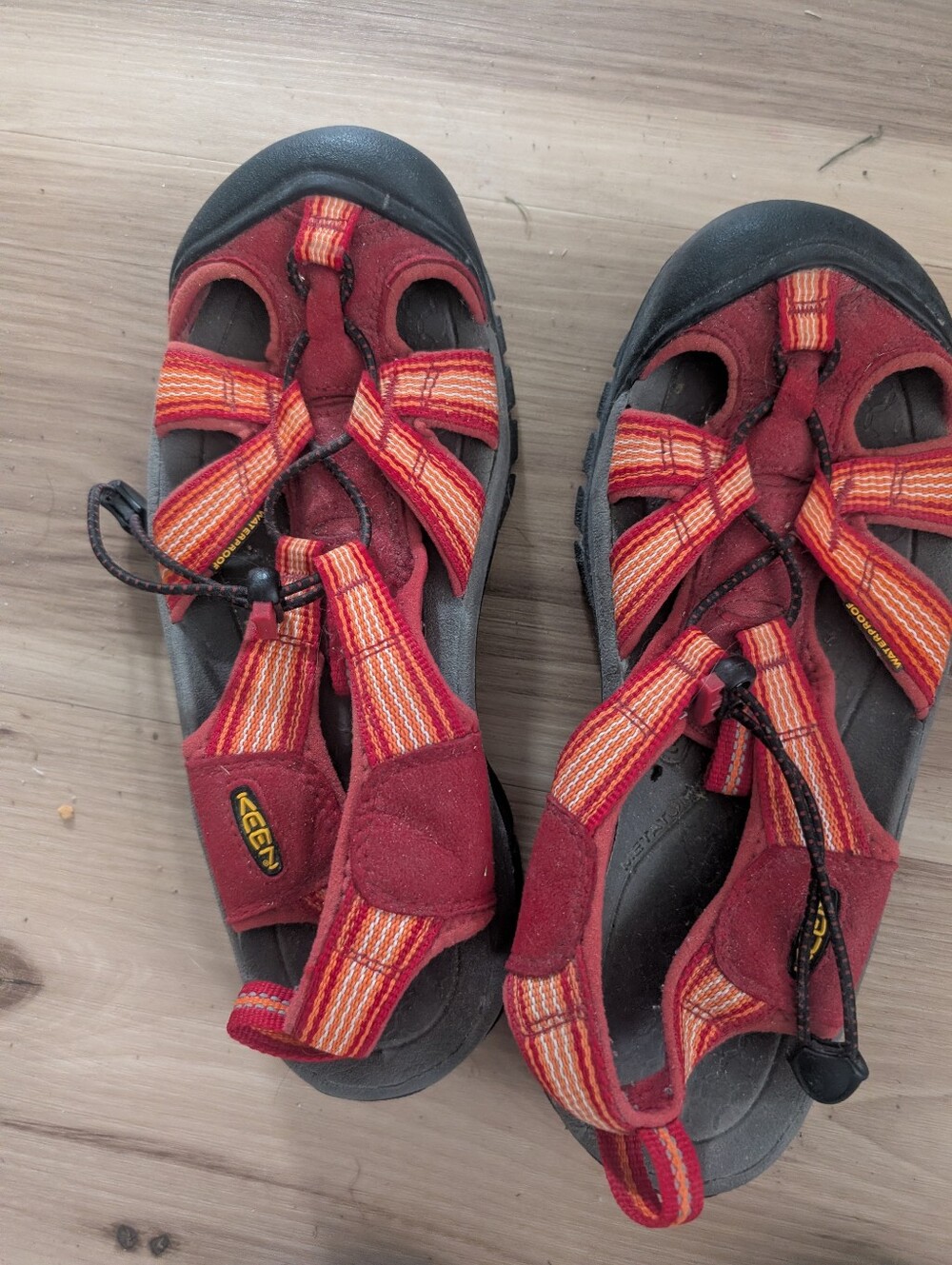 Keen Orange & Black Sandals Like New Size 8 GUC!